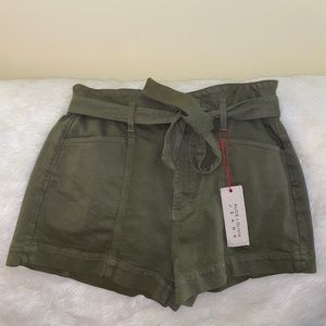 Alice & Olivia Amazing Stretch Twill Shorts With Waist Wrap Belt 32